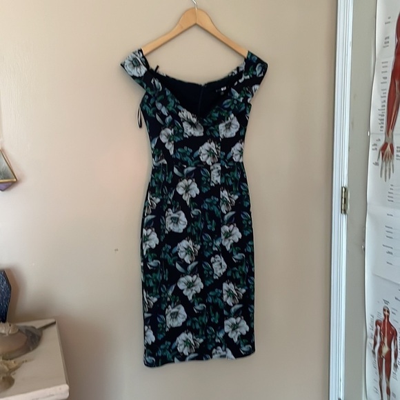 Black Halo
Floral Hepburn Sheath - Picture 5 of 7